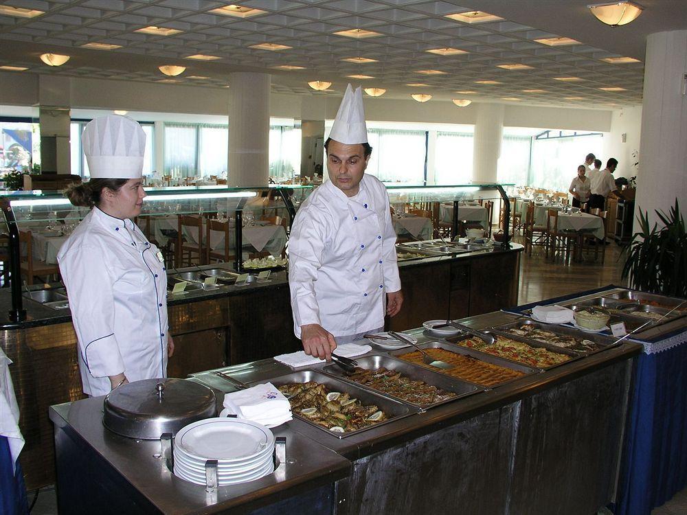 Argile Resort Mantzavináta Restaurang bild
